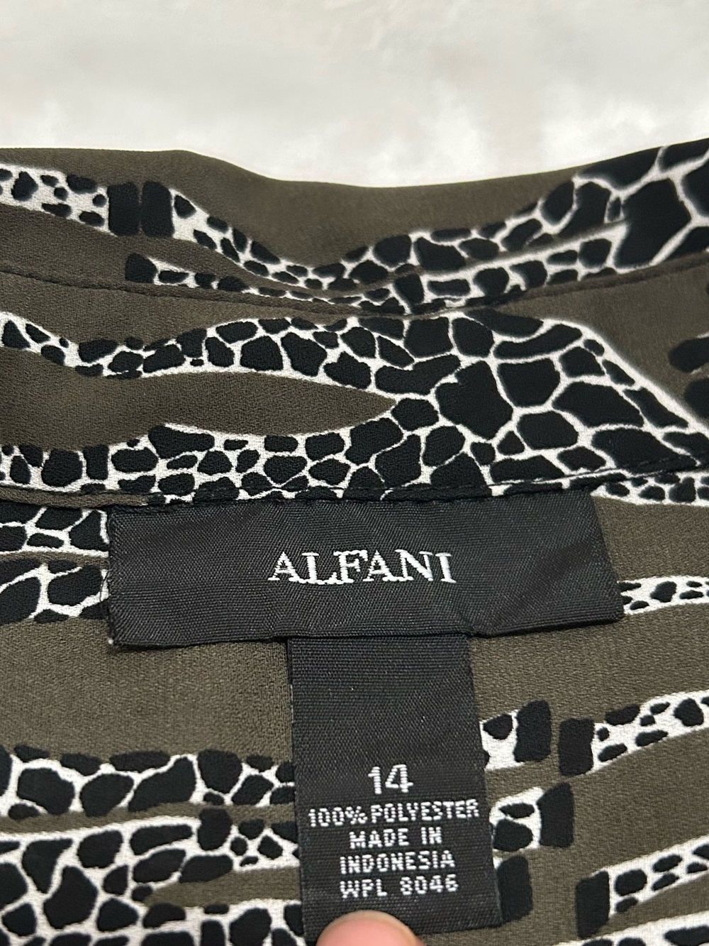 Alfani Giraffe Print Blouse Size 14 - Picture 6 of 8